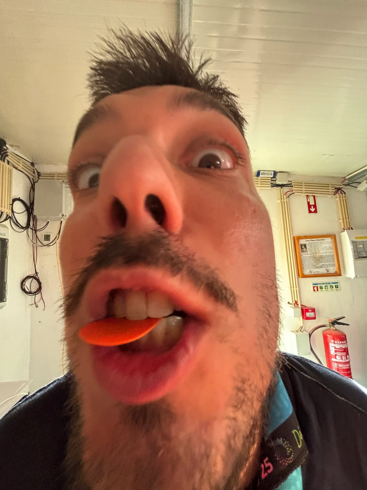 Diogo Carvalheiro a brincar para a câmara nos bastidores dos vox pops do ACAREG 2025