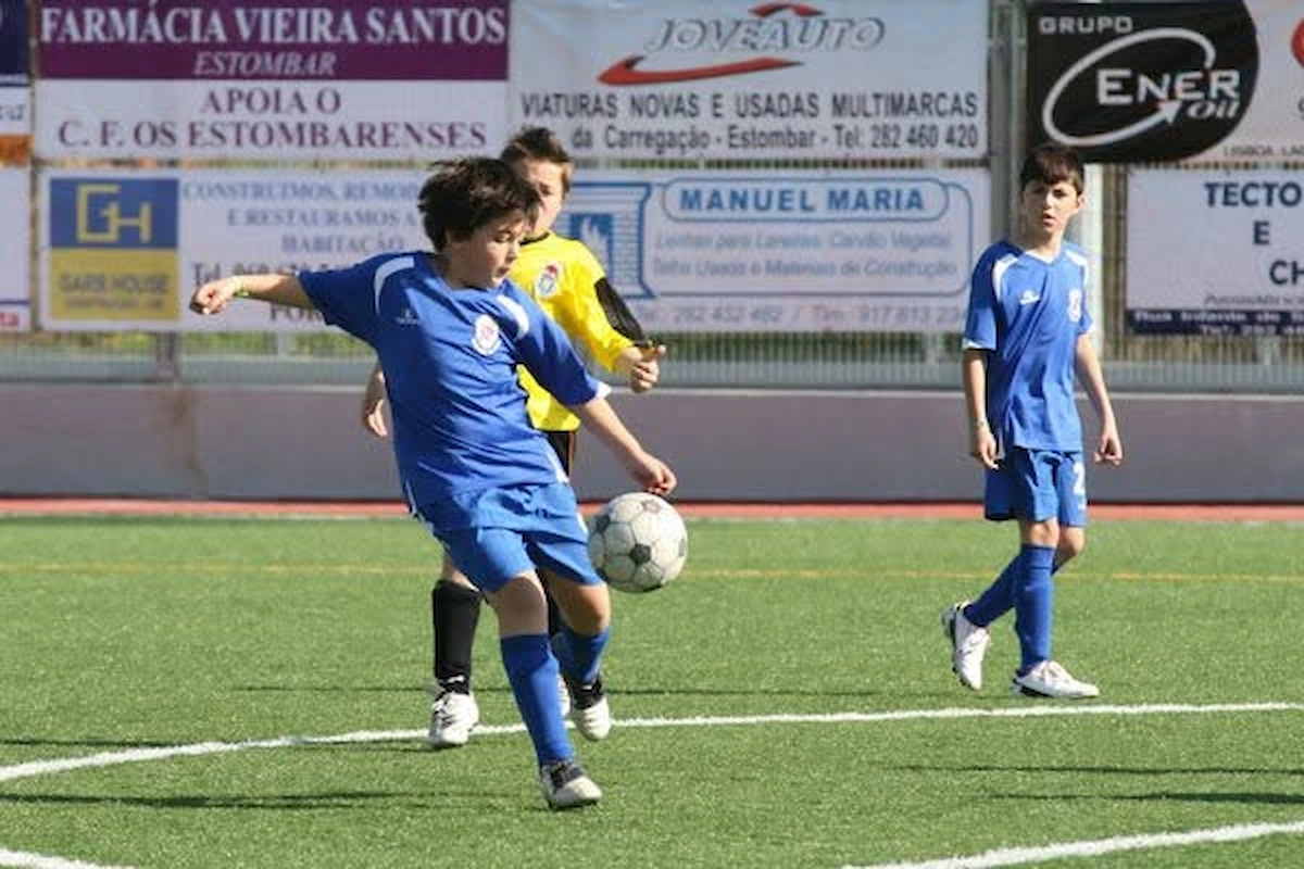 Jogo de futebol de formação, com Diogo Carvalheiro em campo